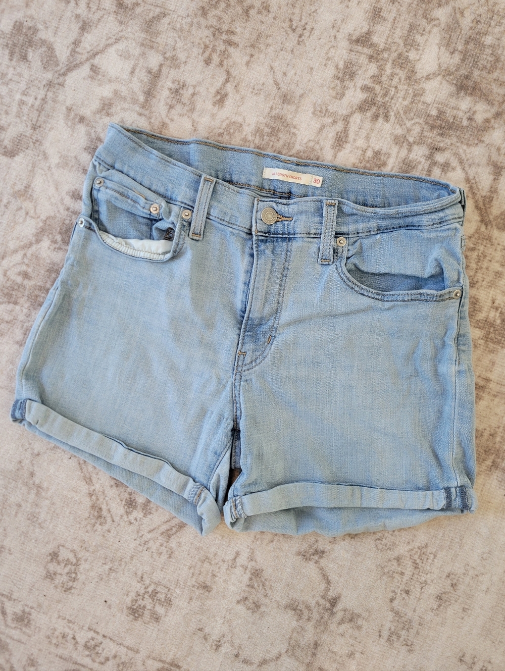 Levi’s Women’s 30 Denim Shorts Light Wash Mid Length Rolled Hem Stretch